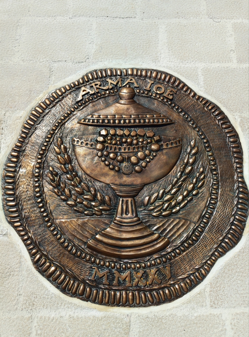 Consegnato alla citt� il bassorilevo \